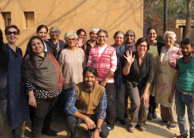 Avec mes étudiants, Masterclass au Sanskriti Museum of Indian Terracotta, New Delhi, Inde-2017 © Françoise Dufayard